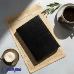سررسید وزیری 1406 مدل کایا مشکی روی میز